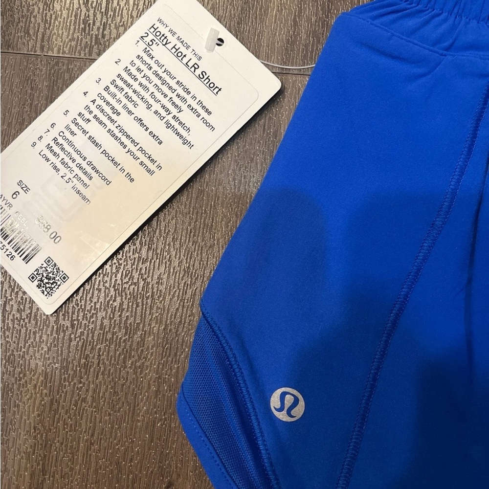 Lululemon Hotty Hot 2.5” Shorts - Picture 4 of 10